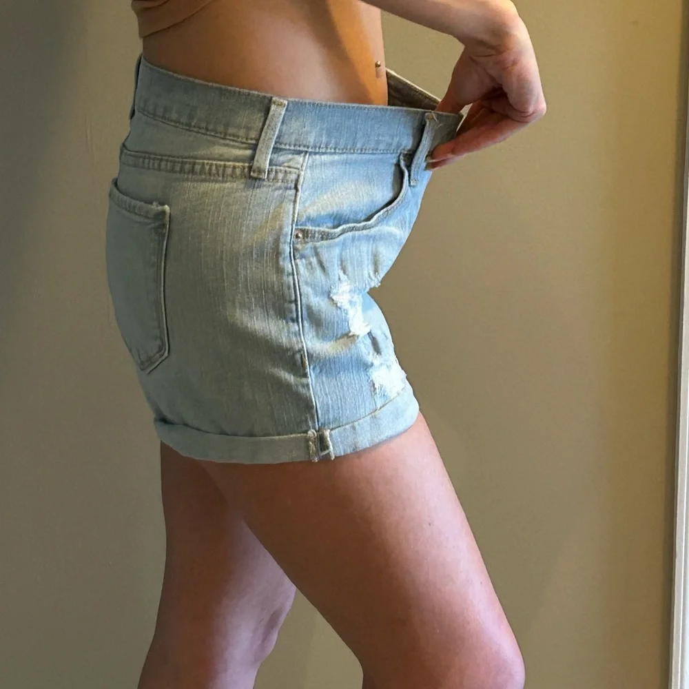Old Navy Boyfriend Jean Shorts - Picture 4 of 8